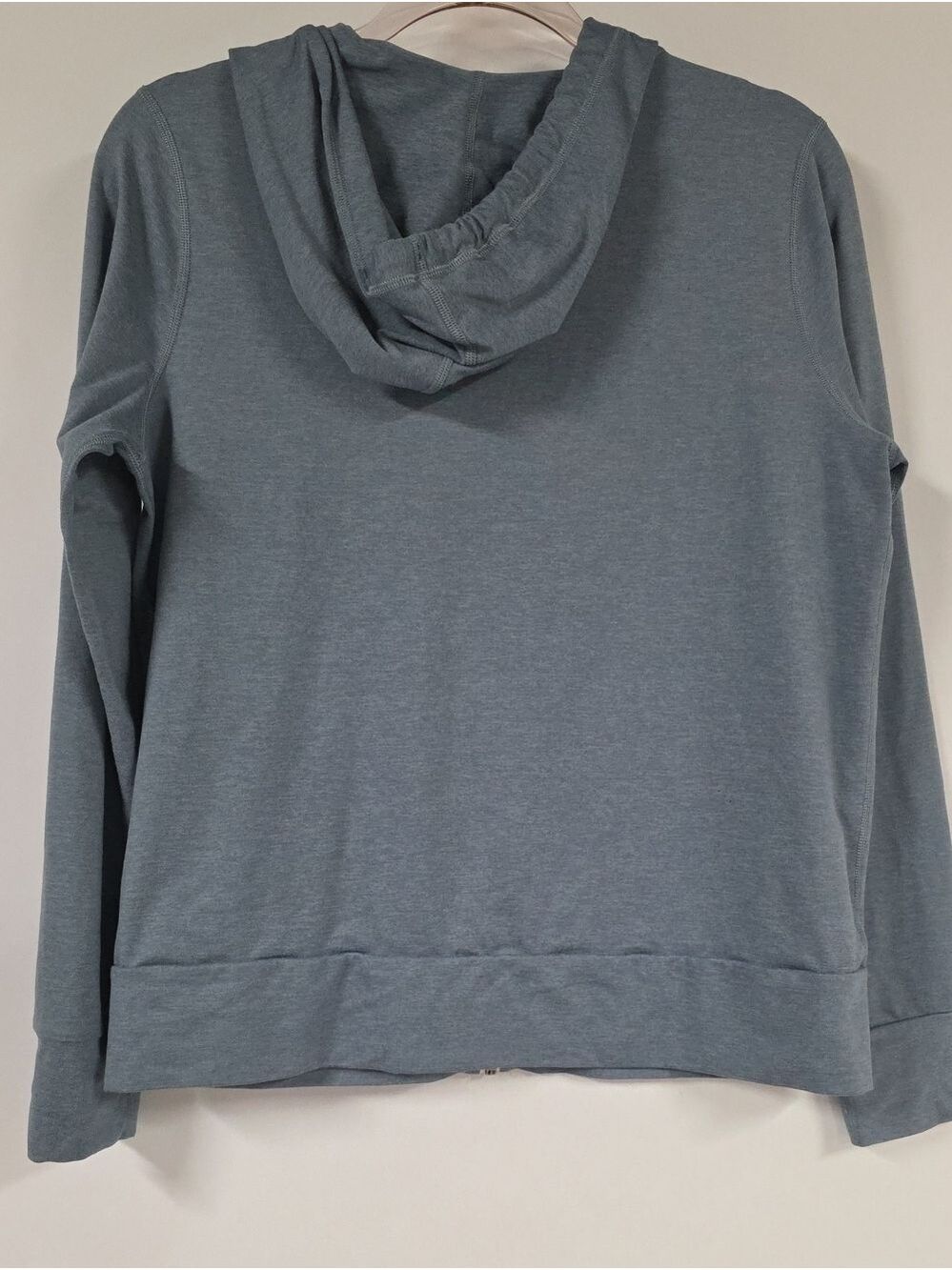 Vuori Women's Halo 2.0 Performance Hoodie, Heathered Blue, Size Medium - Picture 4 of 8
